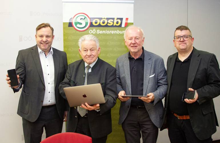 v.l.: Landesgeschäftsführer BR Mag. Franz Ebner, Landesobmann LH a.D. Dr. Josef Pühringer, Landesbildungsreferent Mag. Siegfried Ehrenmüller, Bernhard Prokop von digital.zeug (Foto: OÖ Seniorenbund)